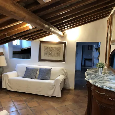 Via Del Gambero Apartment *